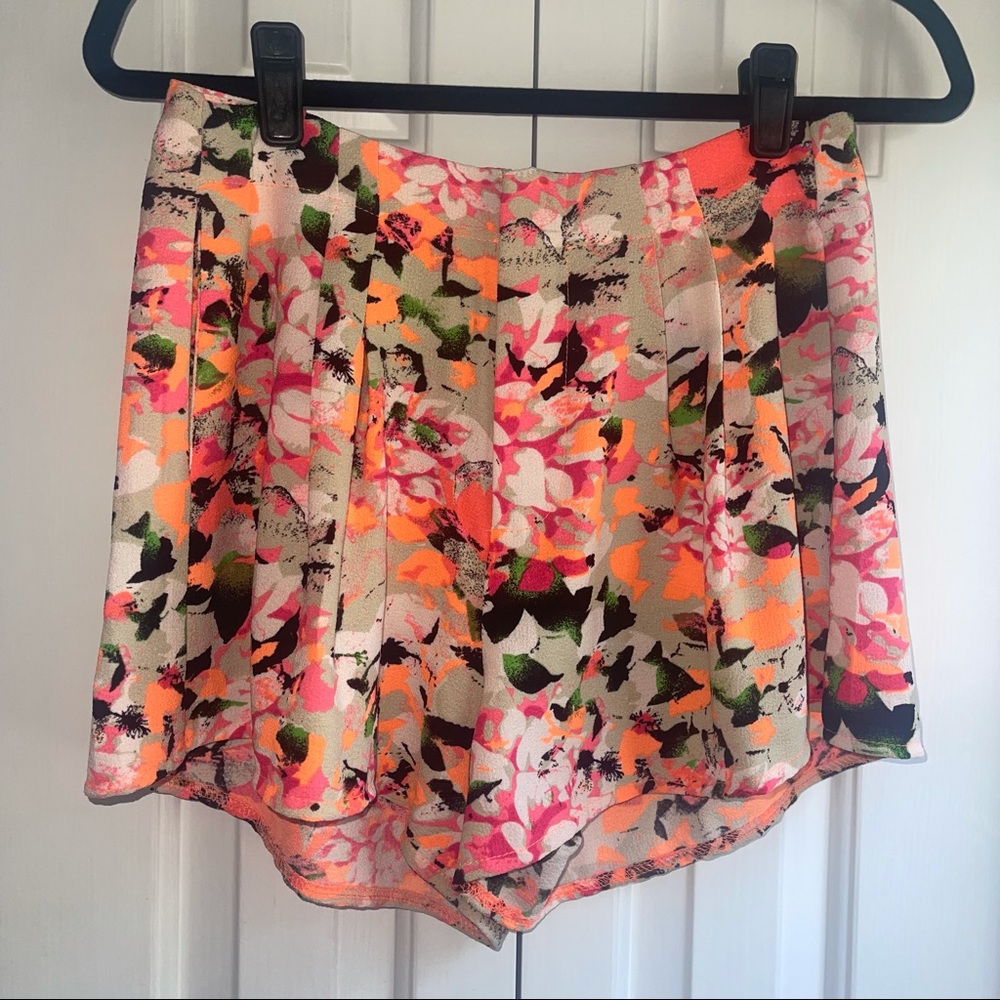 NWOT LF Mika & Gala neon floral patterned shorts - Picture 2 of 14